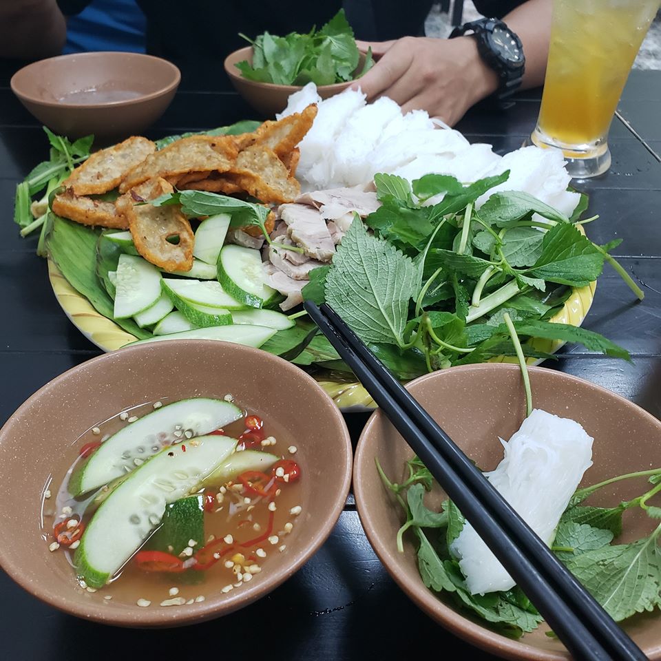 Quán của Trang Trần bị dân mạng chê "bún đậu mà không có đậu" nhưng bất ngờ hơn cả là cách "xử đẹp” của cựu người mẫu - Ảnh 4. Quán của Trang Trần bị dân mạng chê "bún đậu mà không có đậu" nhưng bất ngờ hơn cả là cách "xử đẹp” của cựu người mẫu - Ảnh 4.