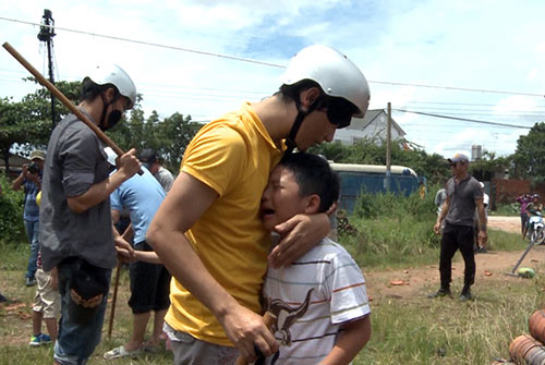 Cậu bé khóc nhè của &quot;Bố ơi mình đi đâu thế&quot; ngày ấy - bây giờ: Ngoại hình thay đổi ngỡ ngàng, đạt 1 thành tích khiến ai cũng xuýt xoa - Ảnh 1.