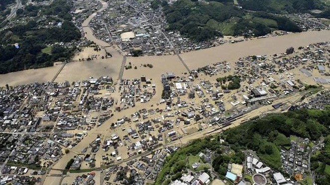 50 người chết vì lũ lụt, Nhật Bản chạy đua với thời gian - Ảnh 1.