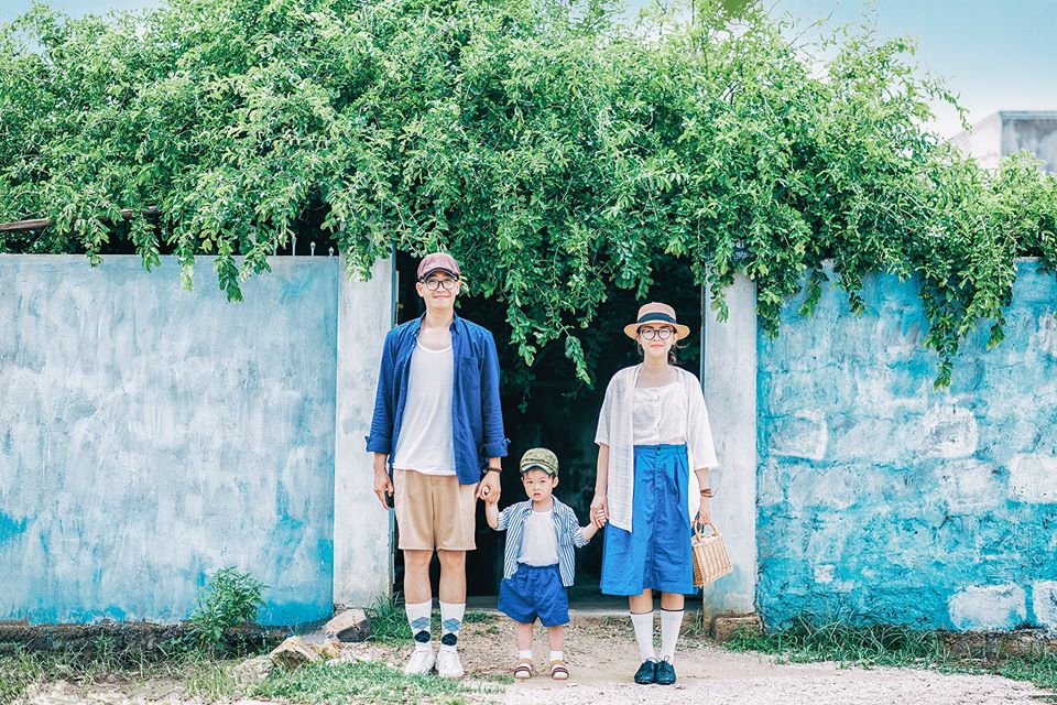 Style Nhật Bản chụp ảnh gia đình đang trở thành xu hướng được yêu thích trên toàn thế giới. Hãy xem bức ảnh này để cảm nhận sự thanh lịch và tinh tế của style Nhật Bản và để chúng tôi giúp bạn thực hiện bộ ảnh gia đình theo style mong muốn của bạn.