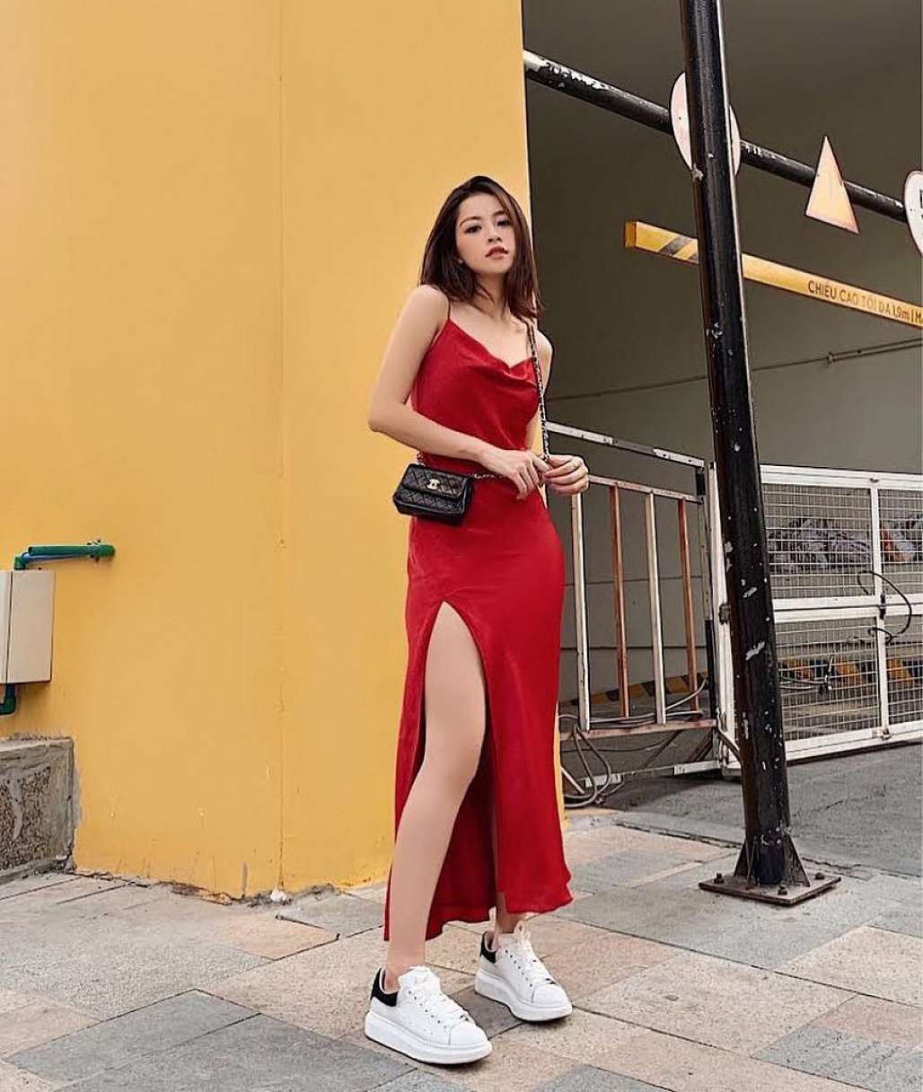 Đến Ngọc Trinh mà không áp dụng thủ thuật tạo dáng này thì điểm sexy cũng vơi đi phân nửa khi diện váy xẻ vạt - Ảnh 5. Đến Ngọc Trinh mà không áp dụng thủ thuật tạo dáng này thì điểm sexy cũng vơi đi phân nửa khi diện váy xẻ vạt - Ảnh 5.