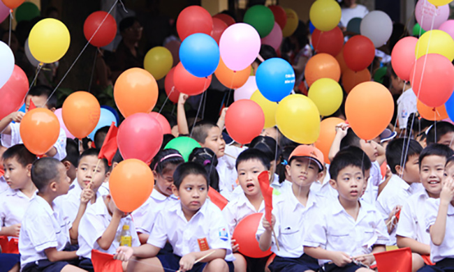 Phụ huynh phản ứng trước đề xuất cho trường tư thục tựu trường trước 1 tháng? - Ảnh 2.