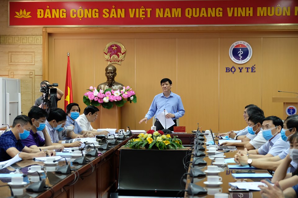 Quyền Bộ trưởng Nguyễn Thanh Long: Ngăn bằng được, chặn bằng được, càng sớm càng tốt, giảm thiểu tối đa tử vong do COVID-19 ở Đà Nẵng - Ảnh 3.