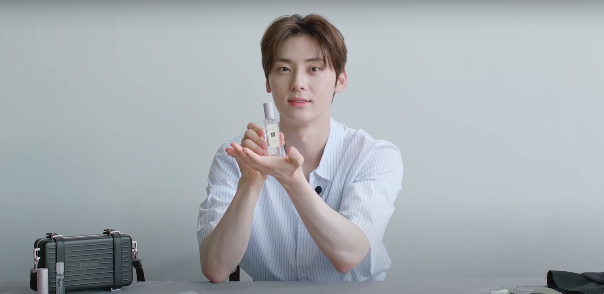 Trai đẹp NUEST khi ra đường: Kính mang đến 3 chiếc, son dưỡng có màu và nước hoa cũng nhất định phải chuẩn bị đầy đủ - Ảnh 3. Trai đẹp NUEST khi ra đường: Kính mang đến 3 chiếc, son dưỡng có màu và nước hoa cũng nhất định phải chuẩn bị đầy đủ - Ảnh 3.