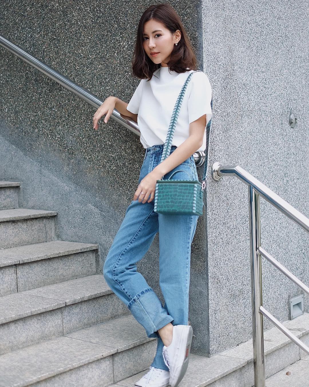 Item bình dân duy nhất trong set đồ của Seo Ye Ji suốt cả bộ phim: Kiểu quần jeans hack chân dài cực đỉnh mà chị em nào cũng nên có - Ảnh 10. Item bình dân duy nhất trong set đồ của Seo Ye Ji suốt cả bộ phim: Kiểu quần jeans hack chân dài cực đỉnh mà chị em nào cũng nên có - Ảnh 10.