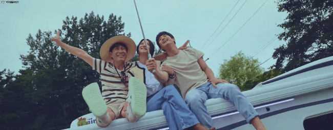 Item bình dân duy nhất trong set đồ của Seo Ye Ji suốt cả bộ phim: Kiểu quần jeans hack chân dài cực đỉnh mà chị em nào cũng nên có - Ảnh 1. Item bình dân duy nhất trong set đồ của Seo Ye Ji suốt cả bộ phim: Kiểu quần jeans hack chân dài cực đỉnh mà chị em nào cũng nên có - Ảnh 1.