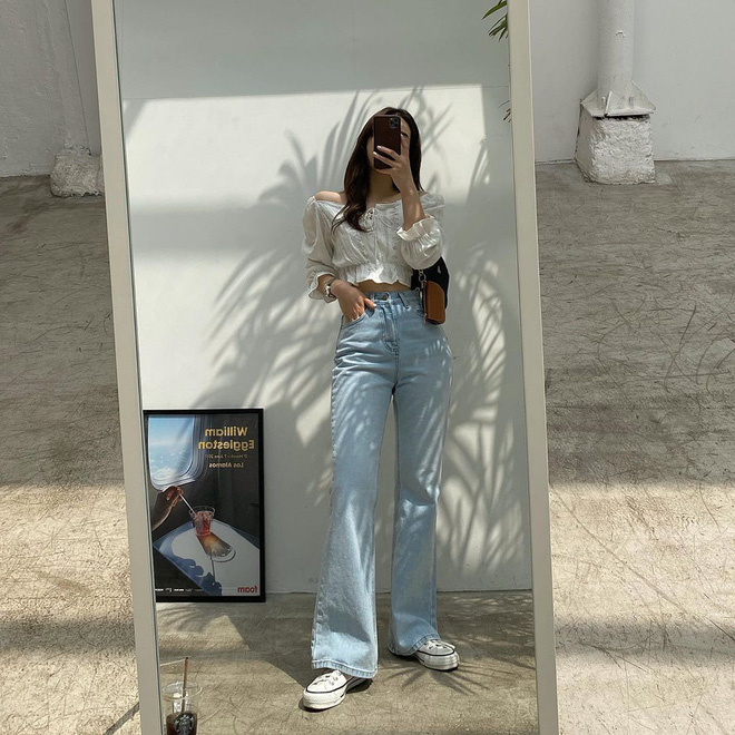 Item bình dân duy nhất trong set đồ của Seo Ye Ji suốt cả bộ phim: Kiểu quần jeans hack chân dài cực đỉnh mà chị em nào cũng nên có - Ảnh 7. Item bình dân duy nhất trong set đồ của Seo Ye Ji suốt cả bộ phim: Kiểu quần jeans hack chân dài cực đỉnh mà chị em nào cũng nên có - Ảnh 7.