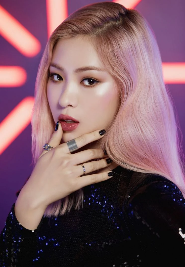 5 idol sắc sảo khi trang điểm nhưng hóa em bé khi để mặt mộc: Jennie xinh đẹp bất chấp, Hwasa - Ảnh 14.