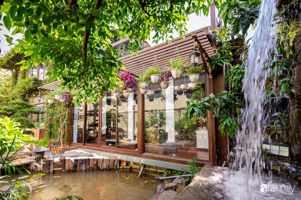 Chồng tự tay thiết kế nhà vườn kiểu Nhật với chất liệu nhôm kính đẹp sang chảnh như gỗ tự nhiên với chi phí 290 triệu đồng ở Hà Nội - Ảnh 2.