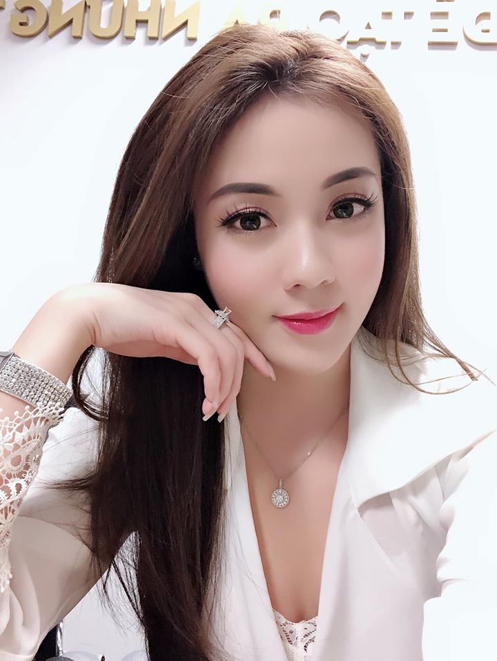 Chẳng cần Nguyễn Trọng Hưng, Âu Hà My đã tự là đại gia của chính mính: Cuộc sống sang chảnh, ngập tràn hàng hiệu đắt đỏ đến choáng - Ảnh 14.