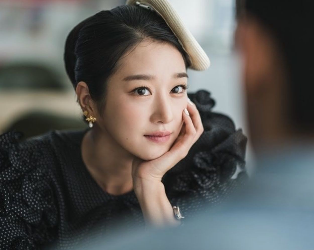 Vừa hết phim, Seo Ye Ji đã lột xác bất ngờ: Style từ lộng lẫy, cổ điển sang trẻ trung, rực rỡ như gái đôi mươi - Ảnh 4.