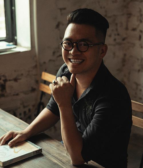 Nghệ sĩ Kim Quang lay động triệu tr&aacute;i tim với những ca kh&uacute;c cổ vũ chống dịch Covid 19 - Ảnh 1.