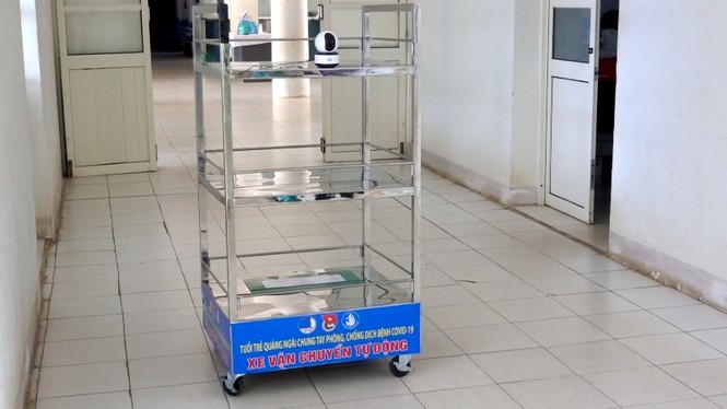 'Robot vận chuyển' phục vụ bệnh nh&acirc;n trong khu c&aacute;ch ly - Ảnh 1.