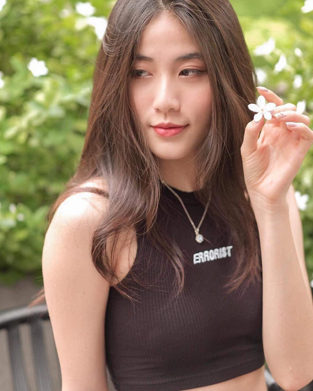 Quả là “thánh sang chảnh” Jennie: Nhờ lối diện quần yếm hờ hững mà lấn át Tống Thiến, Châu Tấn, Quan Hiểu Đồng khi đụng hàng - Ảnh 17. Quả là “thánh sang chảnh” Jennie: Nhờ lối diện quần yếm hờ hững mà lấn át Tống Thiến, Châu Tấn, Quan Hiểu Đồng khi đụng hàng - Ảnh 17.