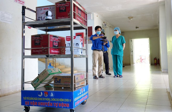'Robot vận chuyển' phục vụ bệnh nh&acirc;n trong khu c&aacute;ch ly - Ảnh 3.
