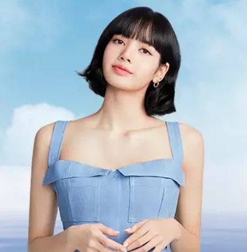 Lisa có cả loạt cách biến tấu khi để tóc bob, khi thì sang chảnh lúc lại cute như cô bé nhà bên - Ảnh 4. Lisa có cả loạt cách biến tấu khi để tóc bob, khi thì sang chảnh lúc lại cute như cô bé nhà bên - Ảnh 4.