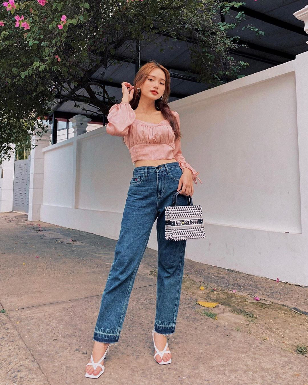 10 set đồ hồng xinh y&ecirc;u kh&ocirc;ng thắm, diện đi chơi cuối tuần thể n&agrave;o cũng được khen trẻ trung - Ảnh 5.