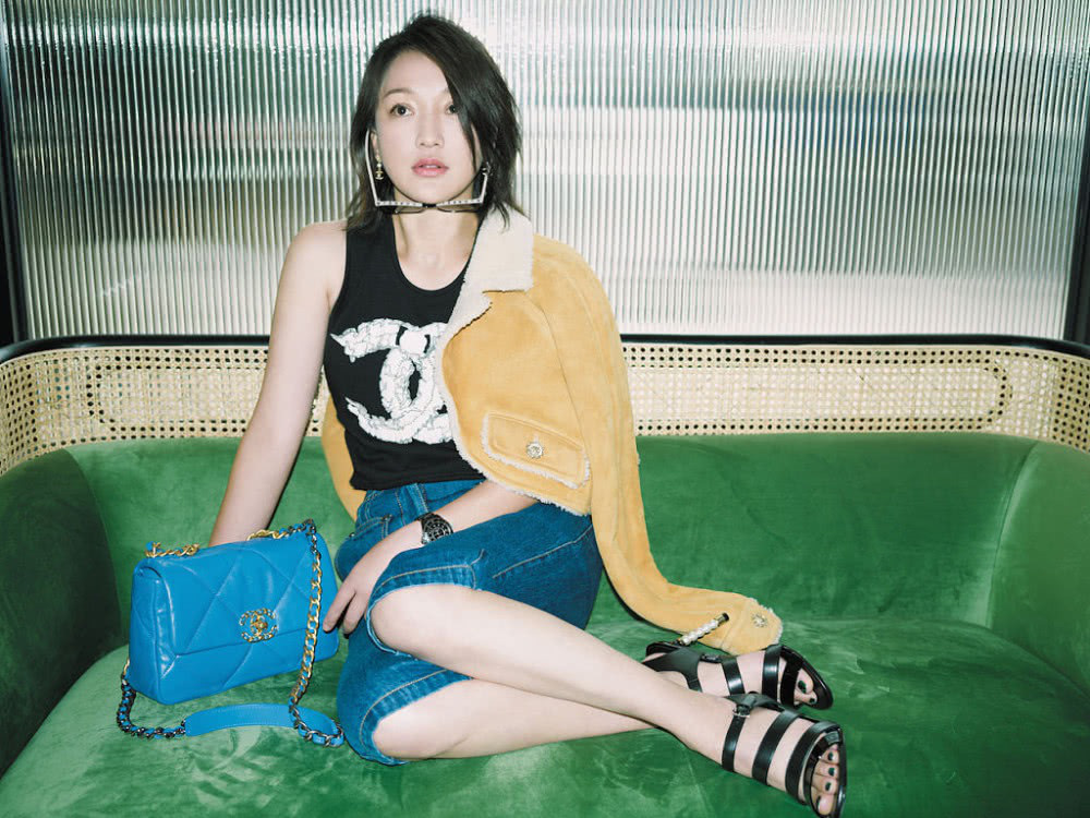 Quả là “thánh sang chảnh” Jennie: Nhờ lối diện quần yếm hờ hững mà lấn át Tống Thiến, Châu Tấn, Quan Hiểu Đồng khi đụng hàng - Ảnh 4. Quả là “thánh sang chảnh” Jennie: Nhờ lối diện quần yếm hờ hững mà lấn át Tống Thiến, Châu Tấn, Quan Hiểu Đồng khi đụng hàng - Ảnh 4.