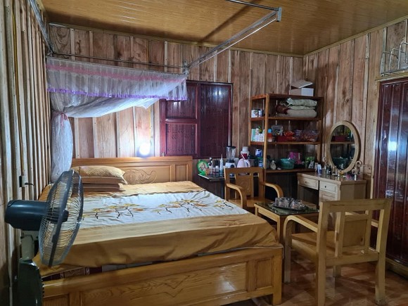 Cô dâu 63 tuổi ở Cao Bằng khoe cận cảnh tấm bia đá khắc tên hai vợ chồng từng bị cho là "điềm gở", tiết lộ những lời chửi rủa cay nghiệt nhận được suốt 2 năm lấy chồng vừa qua - Ảnh 3. Cô dâu 63 tuổi ở Cao Bằng khoe cận cảnh tấm bia đá khắc tên hai vợ chồng từng bị cho là "điềm gở", tiết lộ những lời chửi rủa cay nghiệt nhận được suốt 2 năm lấy chồng vừa qua - Ảnh 3.