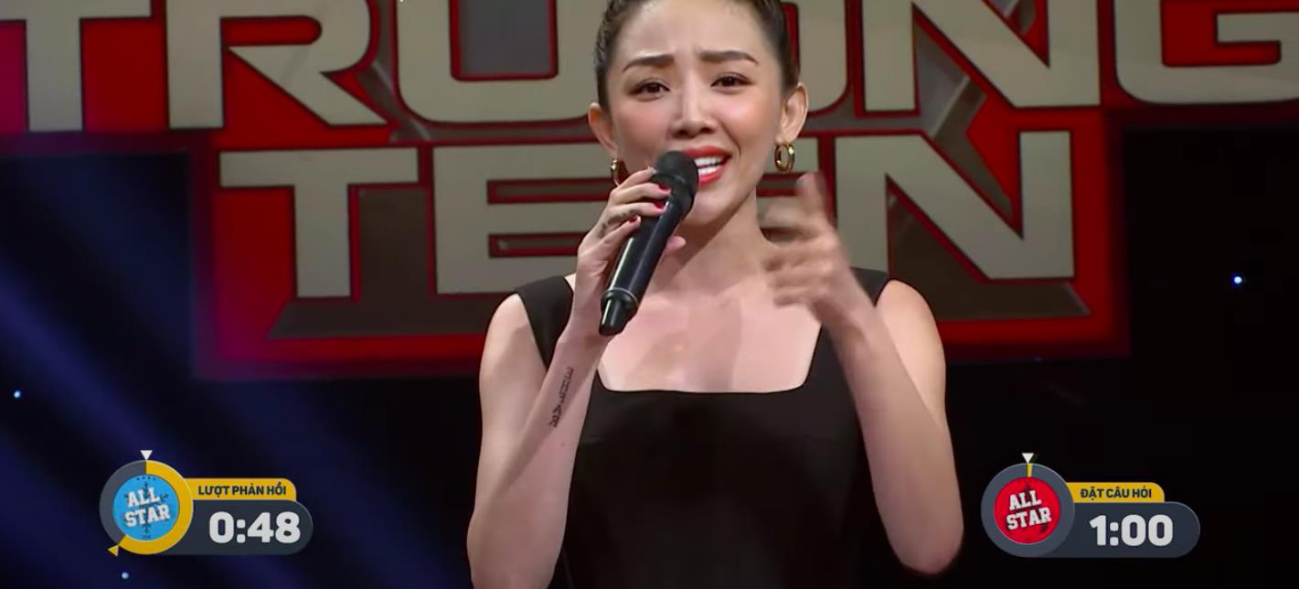 Hương Giang chất vấn T&oacute;c Ti&ecirc;n: Chị c&oacute; thật sự chuy&ecirc;n nghiệp khi bật kh&oacute;c tr&ecirc;n ghế n&oacute;ng The Voice? - Ảnh 4.