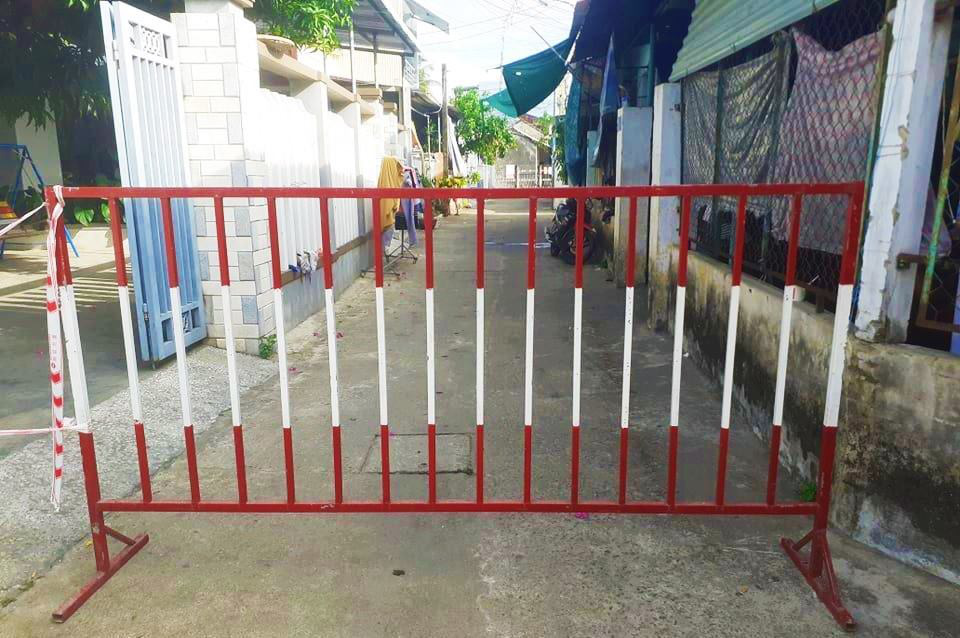 Lịch trình phức tạp của 3 ca Covid-19 mới ở Quảng Nam: Nhiều lần đến bệnh viện, phụ bán rau ở chợ Đà Nẵng và đều không ho, sốt - Ảnh 1. Lịch trình phức tạp của 3 ca Covid-19 mới ở Quảng Nam: Nhiều lần đến bệnh viện, phụ bán rau ở chợ Đà Nẵng và đều không ho, sốt - Ảnh 1.
