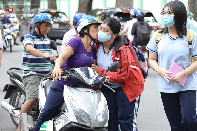 Tình hình chấm thi tốt nghiệp tại các tỉnh thành: Một tỉnh đã chấm xong, TP.HCM gần hoàn thành, nhiều bài điểm 9 - Ảnh 3.