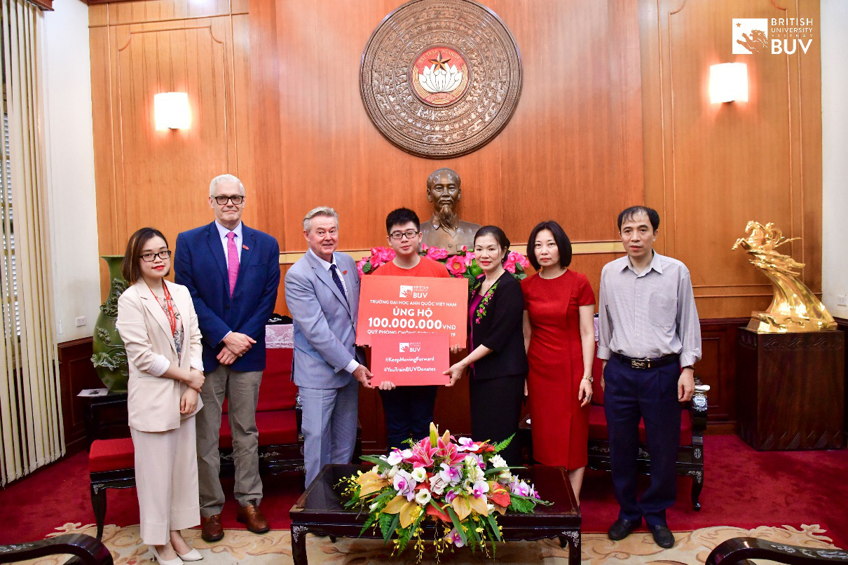 BUV dành học bổng trị giá 1 tỷ đồng cho học sinh có hoàn cảnh khó khăn - Ảnh 2. BUV dành học bổng trị giá 1 tỷ đồng cho học sinh có hoàn cảnh khó khăn - Ảnh 2.
