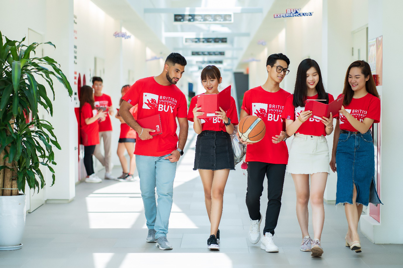 BUV dành học bổng trị giá 1 tỷ đồng cho học sinh có hoàn cảnh khó khăn - Ảnh 4. BUV dành học bổng trị giá 1 tỷ đồng cho học sinh có hoàn cảnh khó khăn - Ảnh 4.