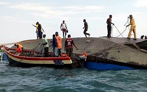 Lật tàu thủy ở Nigeria làm ít nhất 14 người thiệt mạng và mất tích - Ảnh 1.