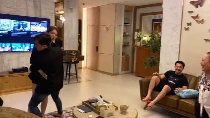 tran-thanh-hari-won-af-15963564878732145582089.gif