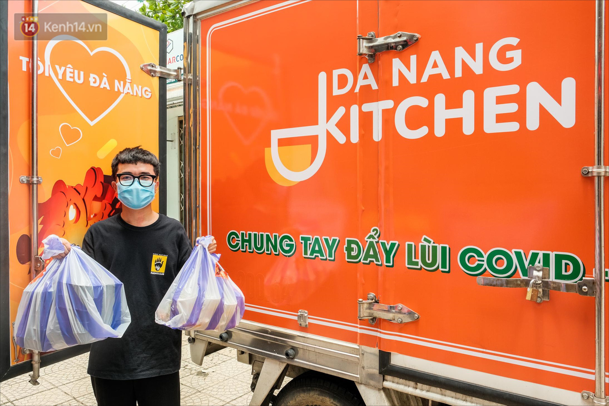 Những vị khách bị mắc kẹt ở Đà Nẵng góp cơm 5 sao cho tuyến đầu chống dịch: Mình nên làm một việc gì đó để giúp đỡ cho thành phố này! - Ảnh 14. Những vị khách bị mắc kẹt ở Đà Nẵng góp cơm 5 sao cho tuyến đầu chống dịch: Mình nên làm một việc gì đó để giúp đỡ cho thành phố này! - Ảnh 14.