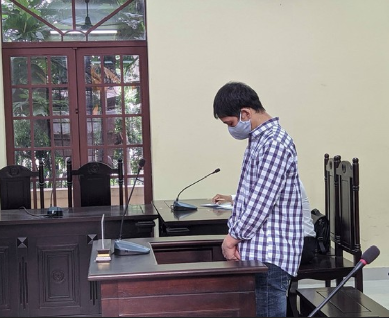 Ánh mắt đượm buồn của cháu bé bị cha dượng bạo hành dã man, người thân bỏ rơi - Ảnh 4.
