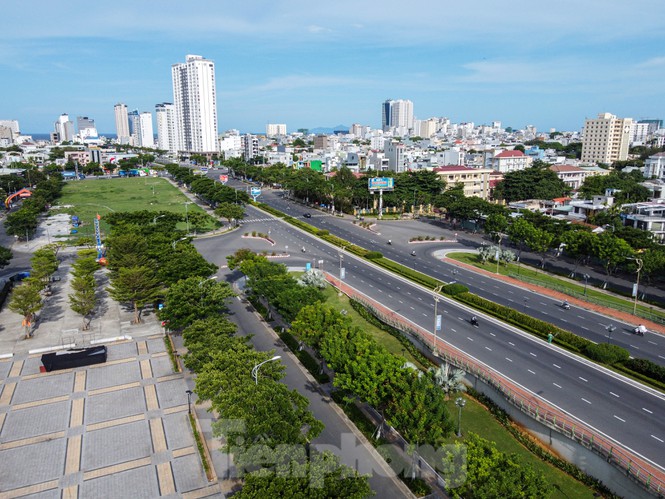 Bay trên Đà Nẵng mùa dịch, nhìn những thời khắc thành phố như 'bất động' - Ảnh 10.