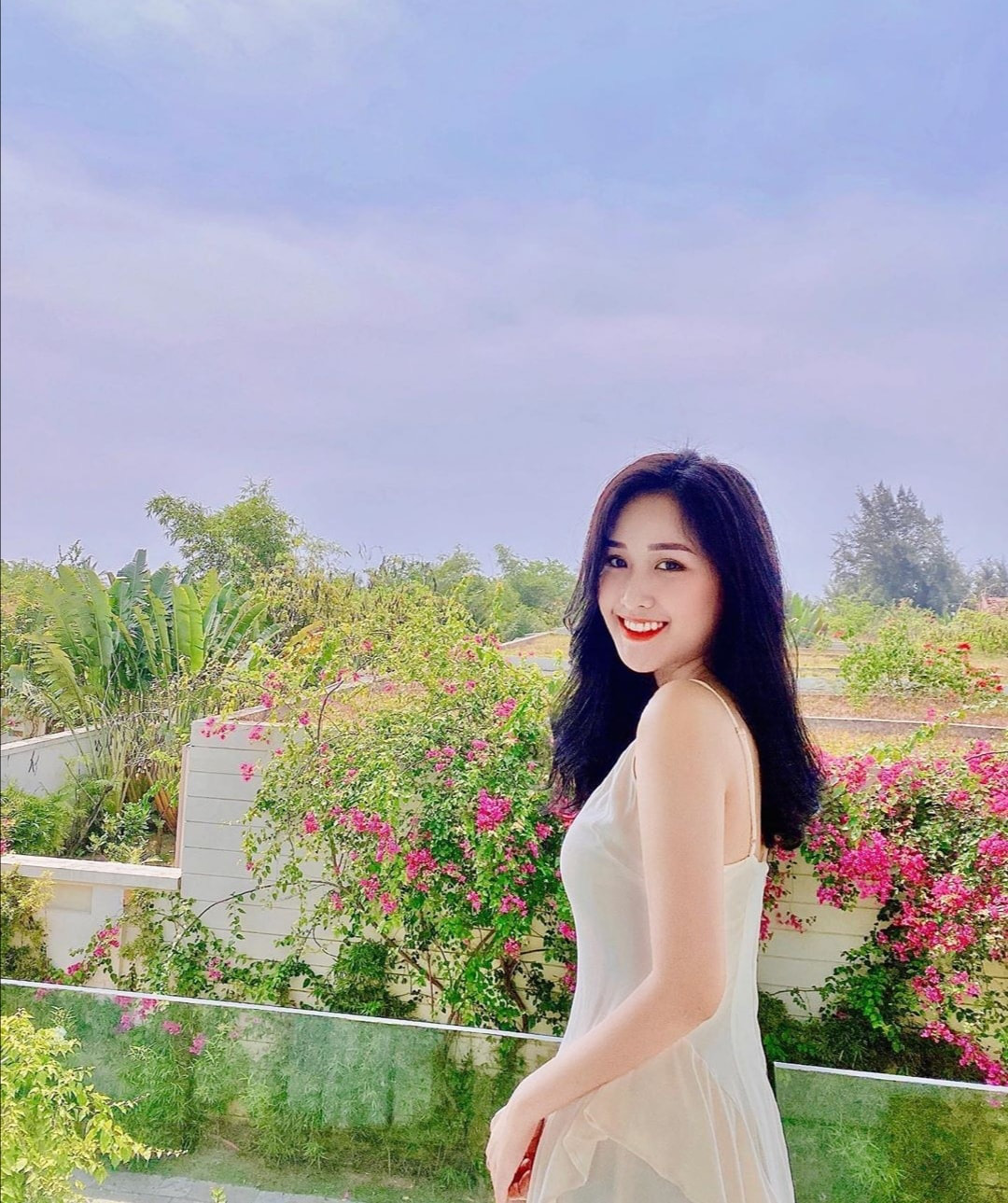Bất ngờ với thi&ecirc;n đường hoa rực rỡ khiến chị em m&ecirc; mẩn tại Sầm Sơn - Ảnh 2.