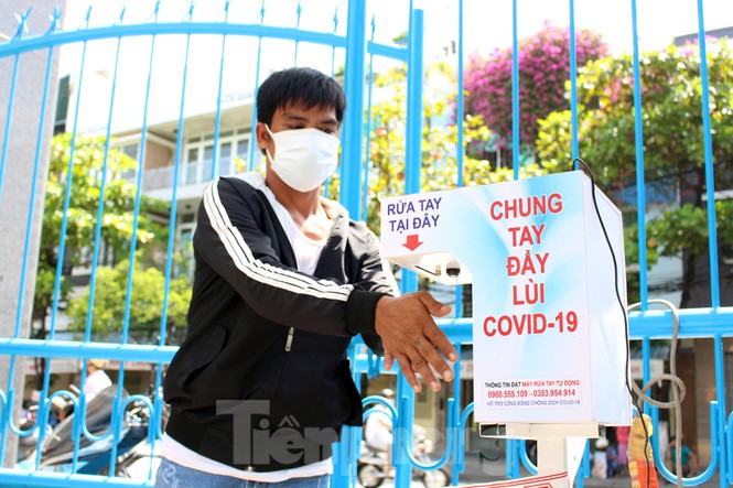 'Siêu thị di động' đến tận nhà giúp người dân khó khăn ở Đà Nẵng - Ảnh 2.