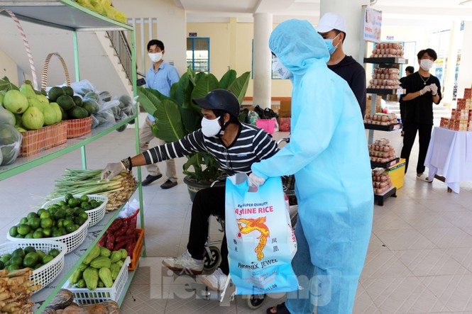 'Siêu thị di động' đến tận nhà giúp người dân khó khăn ở Đà Nẵng - Ảnh 8.