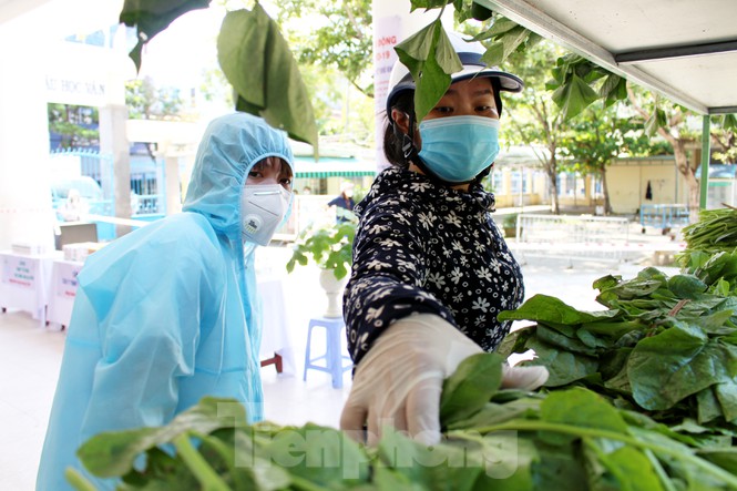 'Siêu thị di động' đến tận nhà giúp người dân khó khăn ở Đà Nẵng - Ảnh 11.