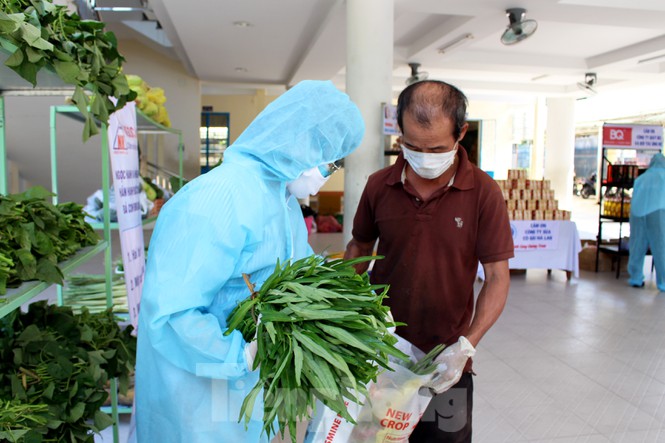 'Siêu thị di động' đến tận nhà giúp người dân khó khăn ở Đà Nẵng - Ảnh 7.