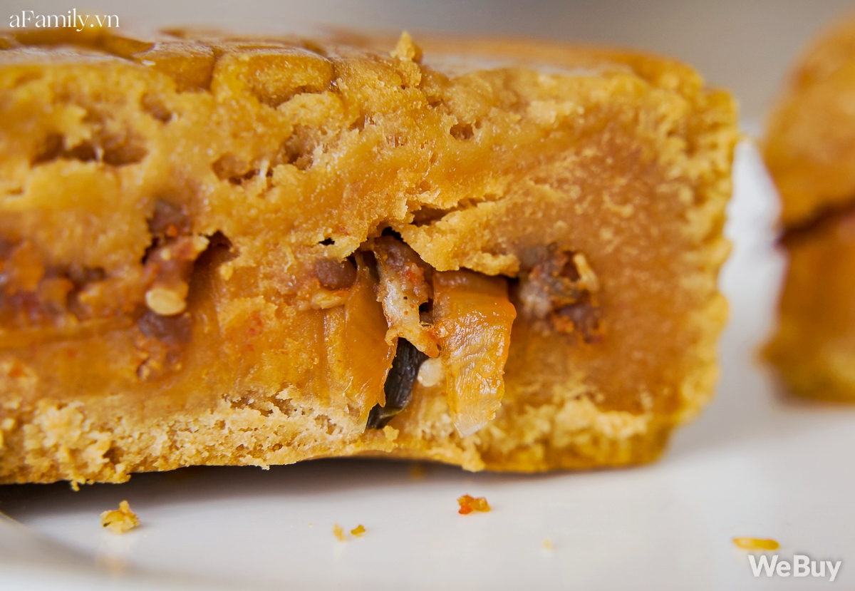 Ăn thử bánh Trung Thu nhân xôi xéo: Hương vị hòa hợp đến lạ nhưng không phải ai cũng thấy ưng - Ảnh 9.