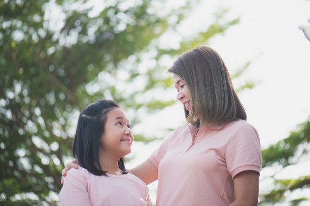 Thấy con cao lớn hơn hẳn các bạn cùng trang lứa, bố mẹ đừng vội mừng, có thể con đang gặp phải hiện tượng nguy hiểm này - Ảnh 2.