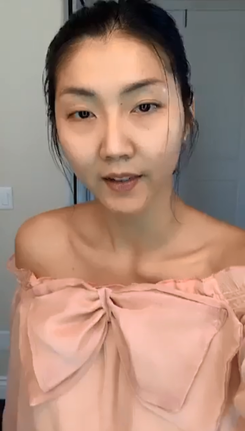 Ngọc Quyên gây bất ngờ vì mặt mộc trẻ trung trên livestream nhưng vẫn bị chê điểm này