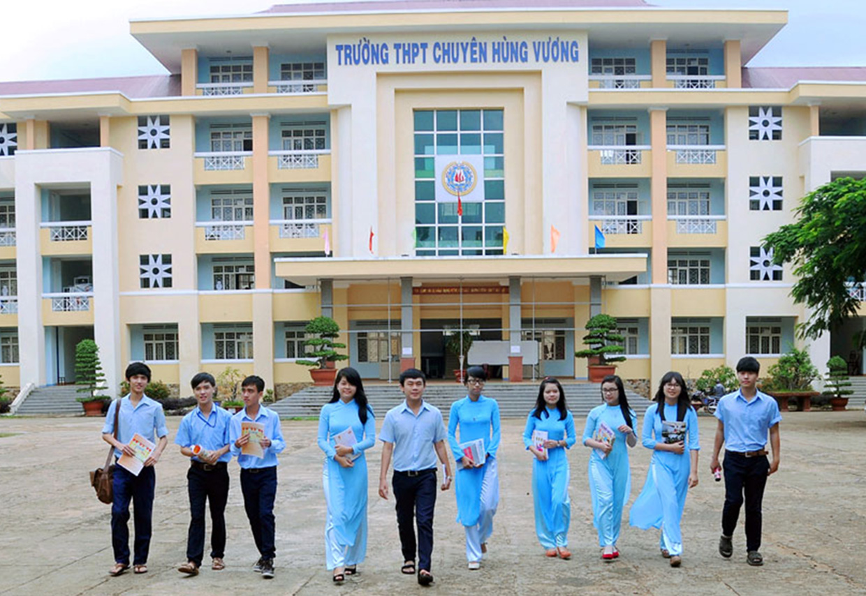 Là tay chơi khét tiếng nhưng &quot;đại gia phố núi&quot; Cường  Đô La còn phải &quot;chạy &quot;mới vào được ngôi trường này:trường chuyên duy nhất của tỉnh, tỉ lệ đỗ đại học, cao đẳng trên 85% - Ảnh 2.