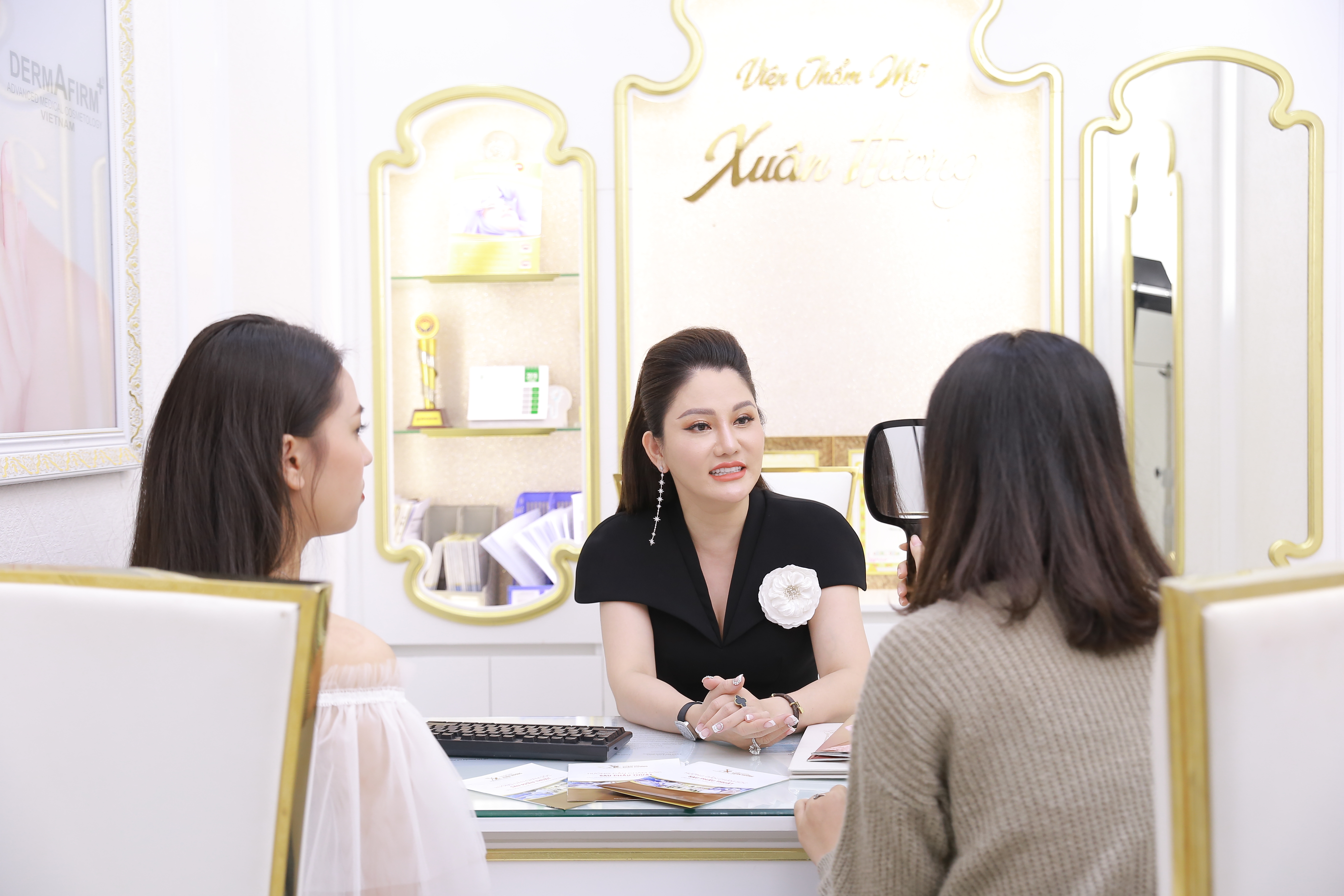 CEO Xuân Hương chia sẻ bí mật làm nên nhan sắc không tuổi của mình: “Muốn đẹp trước hết phải an toàn” - Ảnh 6.