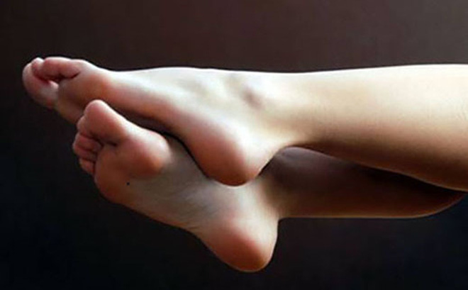Nếu bỗng dưng thấy bàn chân có 5 sự thay đổi này, coi chừng cơ thể đang mắc trọng bệnh và cần được &quot;giải cứu&quot; lập tức - Ảnh 1.