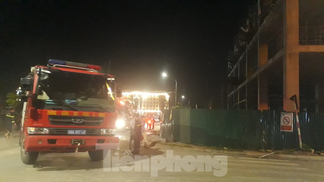 Sập trần công trình xây dựng đại lý ô tô ở thành phố Bắc Giang - Ảnh 4. Sập trần công trình xây dựng đại lý ô tô ở thành phố Bắc Giang - Ảnh 4.