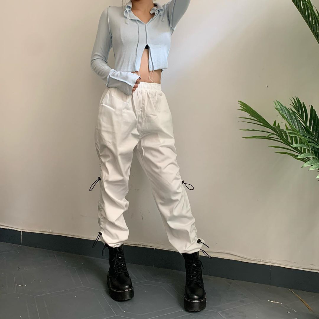 1 chiếc crop top 2 cách diện: Angela Baby hack tuổi như nữ sinh, Quan Hiểu Đồng lên đồ đơn giản mà trẻ trung - Ảnh 11. 1 chiếc crop top 2 cách diện: Angela Baby hack tuổi như nữ sinh, Quan Hiểu Đồng lên đồ đơn giản mà trẻ trung - Ảnh 11.