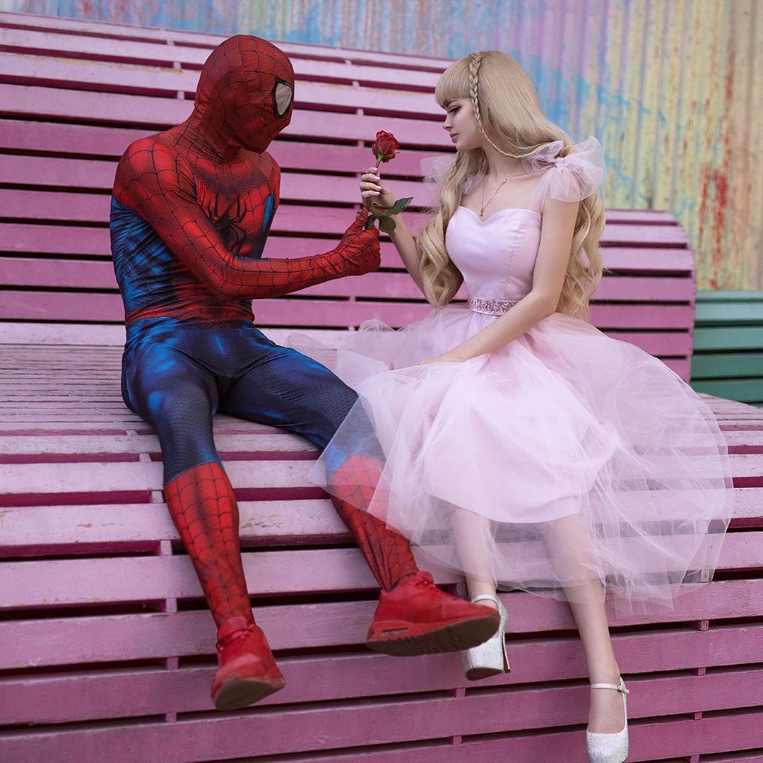 "Búp bê sống" nổi tiếng nhất thế giới: Từ nhỏ đến lớn bó buộc trong "lồng kính" của cha mẹ, không được quyết định cuộc đời mình - Ảnh 7. "Búp bê sống" nổi tiếng nhất thế giới: Từ nhỏ đến lớn bó buộc trong "lồng kính" của cha mẹ, không được quyết định cuộc đời mình - Ảnh 7.