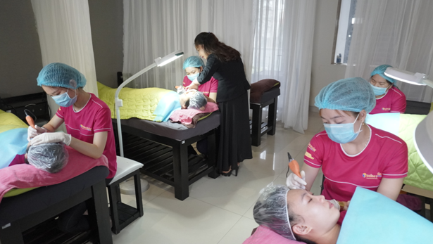 Nghề gì phù hợp với con gái có thu nhập cao lại không lo thất nghiệp? - Ảnh 2.