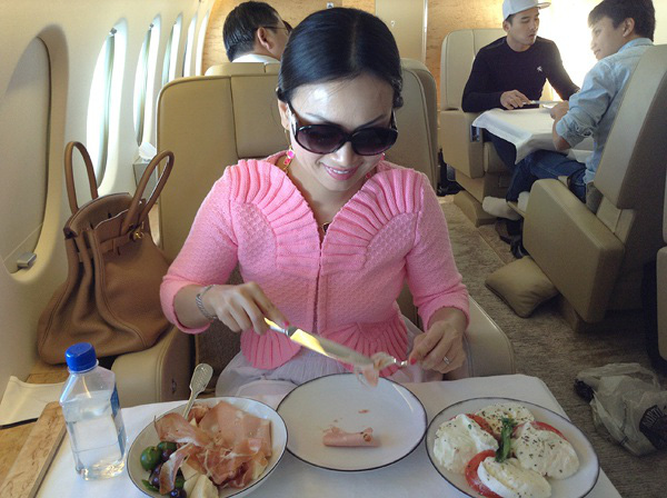 Em gái Cẩm Ly: Thành người Việt giàu nhất thế giới sau khi lấy chồng tỷ phú ở Mỹ, gia tài đồ sộ, vi vu với chuyên cơ riêng - Ảnh 15.