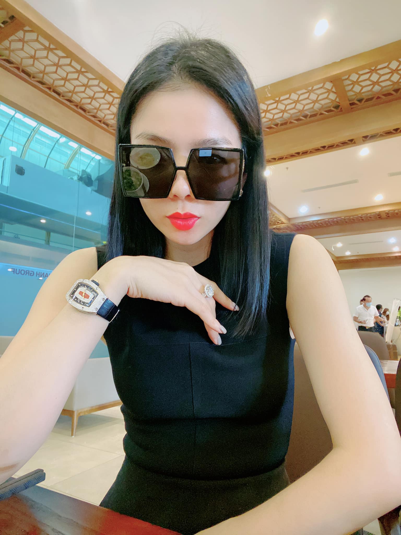Lệ Quyên bất ngờ thừa nhận "không xinh" sau bao lần ăn vận sexy tự tin khoe body gợi cảm - Ảnh 1. Lệ Quyên bất ngờ thừa nhận "không xinh" sau bao lần ăn vận sexy tự tin khoe body gợi cảm